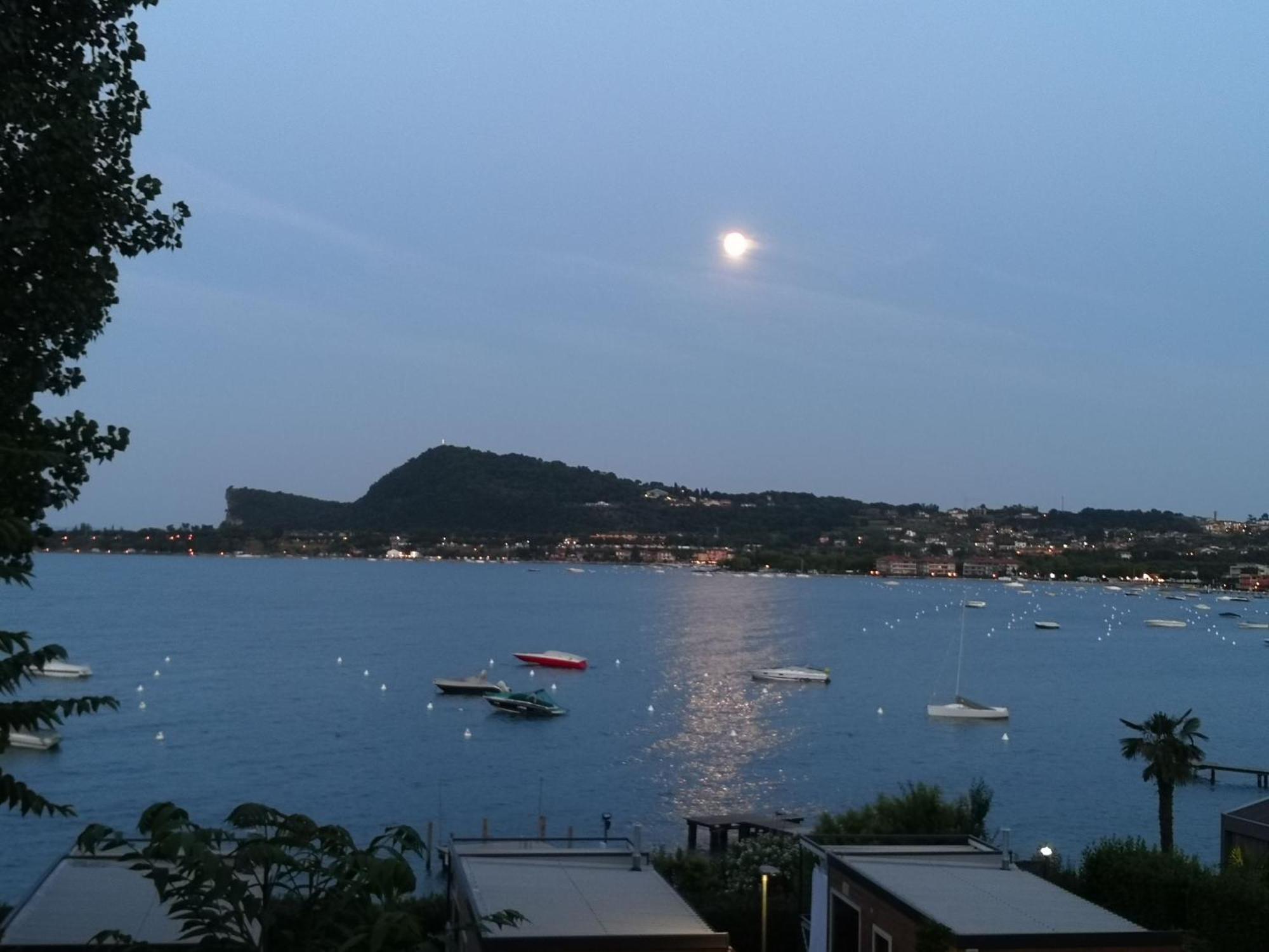 Note Di Lago Manerba del Garda Exterior photo